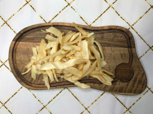 Горбуша соломка по-корейски: Кальмар полукольца