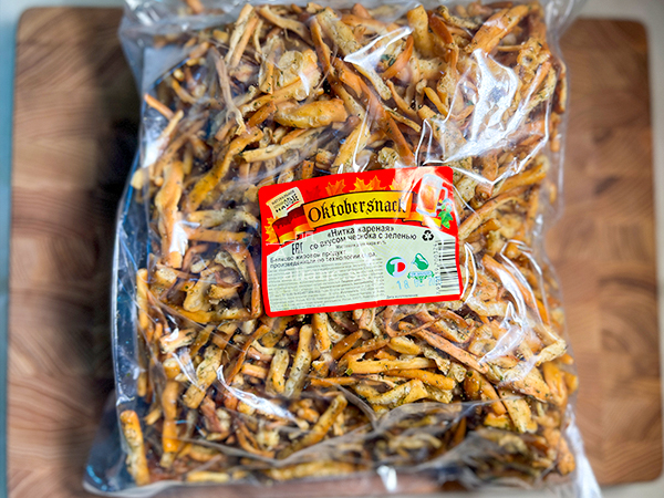 Нитка ЖАРЕНАЯ "Чеснок с зеленью" Oktobersnack 1 кг (сырный продукт) в Нижнекамске