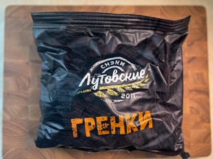 Рыцарское мясо курицы острое: Багет пшеничный грибы и сметана