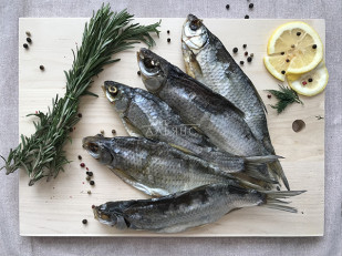 Щупальца кальмара гигантского х/к: Вобла вяленая астраханская крупная